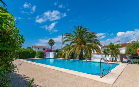 Naranja: Sky, Blue, Daytime, Horizon, Coast, Tropics, Resort Town
