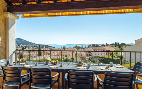 Lou Gangui: Sky, Blue, Daytime, Horizon, Coast, Tropics, Resort Town