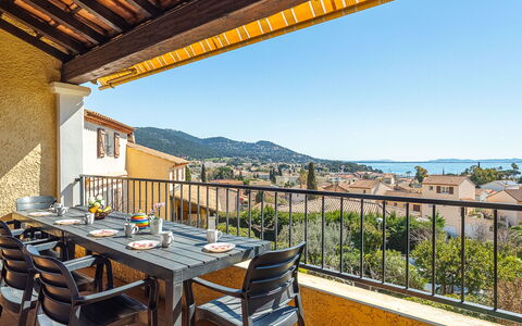 Lou Gangui: Sky, Blue, Daytime, Horizon, Coast, Tropics, Resort Town