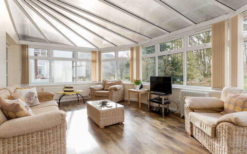 Balcraig House: Sky, Blue, Daytime, Horizon, Coast, Tropics, Resort Town