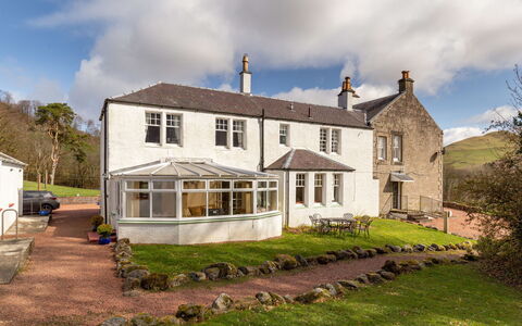 Balcraig House: Sky, Blue, Daytime, Horizon, Coast, Tropics, Resort Town