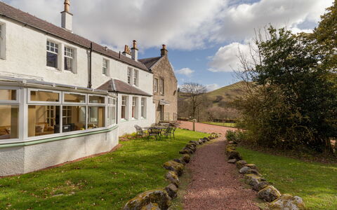 Balcraig House: Sky, Blue, Daytime, Horizon, Coast, Tropics, Resort Town