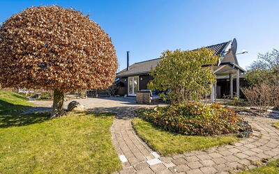 Hughe - 1.3Km from the Sea
