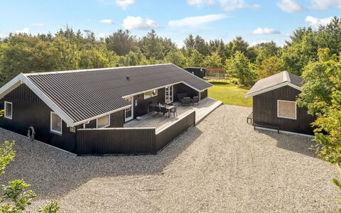 Onni - 2.3Km from the Sea: Wood, Home, Porch, Deck, Hardwood, Roof, Wood Stain, Wood Flooring, Eco Hotel