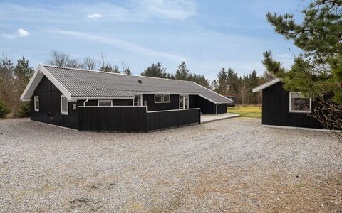 Onni - 2.3Km from the Sea: Wood, Home, Porch, Deck, Hardwood, Roof, Wood Stain, Wood Flooring, Eco Hotel