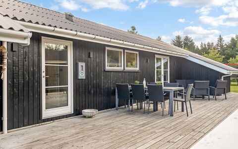 Onni - 2.3Km from the Sea: Wood, Home, Porch, Deck, Hardwood, Roof, Wood Stain, Wood Flooring, Eco Hotel