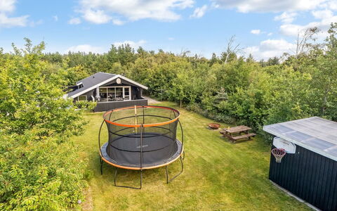 Onni - 2.3Km from the Sea: Wood, Home, Porch, Deck, Hardwood, Roof, Wood Stain, Wood Flooring, Eco Hotel