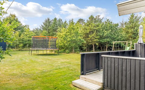 Onni - 2.3Km from the Sea: Wood, Home, Porch, Deck, Hardwood, Roof, Wood Stain, Wood Flooring, Eco Hotel