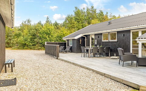 Onni - 2.3Km from the Sea: Wood, Home, Porch, Deck, Hardwood, Roof, Wood Stain, Wood Flooring, Eco Hotel