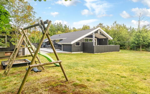 Onni - 2.3Km from the Sea: Wood, Home, Porch, Deck, Hardwood, Roof, Wood Stain, Wood Flooring, Eco Hotel