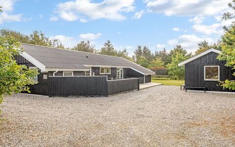 Onni - 2.3Km from the Sea: Wood, Home, Porch, Deck, Hardwood, Roof, Wood Stain, Wood Flooring, Eco Hotel