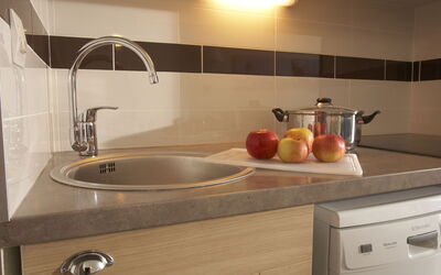 Le Port 630.3: Countertop, Plumbing Fixture, Flooring, Interior Design, Sink, Kitchen, Cabinetry, Tap, Kitchen Appliance, Floor