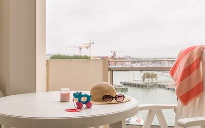 Accommodation:&nbsp;Le Port 630.3