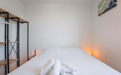 Accommodation:&nbsp;New Dahlia 13 with Parking 484.3