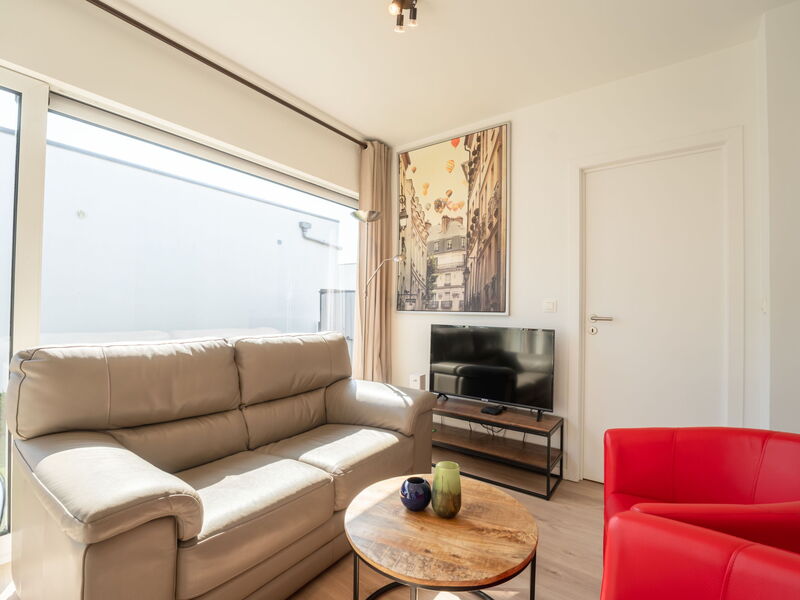 Accommodation:&nbsp;New Dahlia 13 with Parking 484.3