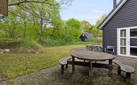 Øgot: Furniture, Interior Design, Flooring, Floor, Ceiling, Room, Chair, Table, Apartment, Kitchen & Dining Room Table