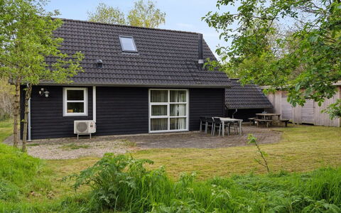 Øgot: Furniture, Interior Design, Flooring, Floor, Ceiling, Room, Chair, Table, Apartment, Kitchen & Dining Room Table