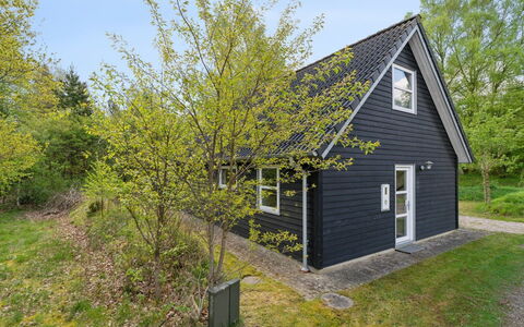 Øgot: Furniture, Interior Design, Flooring, Floor, Ceiling, Room, Chair, Table, Apartment, Kitchen & Dining Room Table