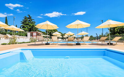 Accommodation:&nbsp;Medena 250.2