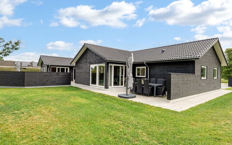 Frederikke - 990M from the Sea: Blue, Shrub, Cottage, Groundcover, Garden, Estate, Shade, Landscaping, Farmhouse, Eco Hotel