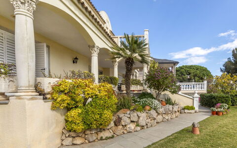 Bon Repos: Residential Area, Shrub, House, Garden, Home, Land Lot, Roof, Shade, Lawn