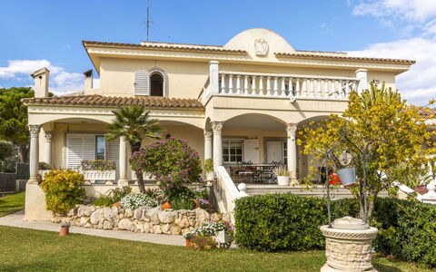 Bon Repos: Residential Area, Shrub, House, Garden, Home, Land Lot, Roof, Shade, Lawn