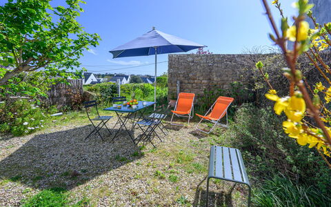 Le Verger: Residential Area, Shrub, House, Garden, Home, Land Lot, Roof, Shade, Lawn