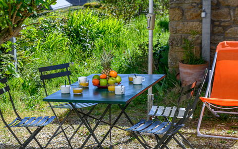 Le Verger: Residential Area, Shrub, House, Garden, Home, Land Lot, Roof, Shade, Lawn