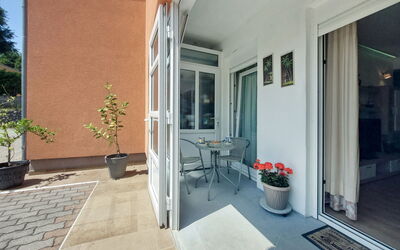 Accommodation:&nbsp;Adrian 223.2