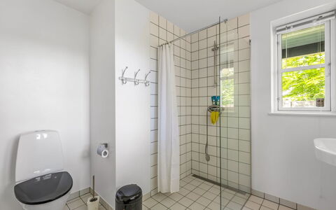 Christin - 275M from the Sea: Flooring, Plumbing Fixture, Floor, Bathroom, Interior Design, Toilet, Toilet Seat, Plumbing, Ceiling, Composite Material