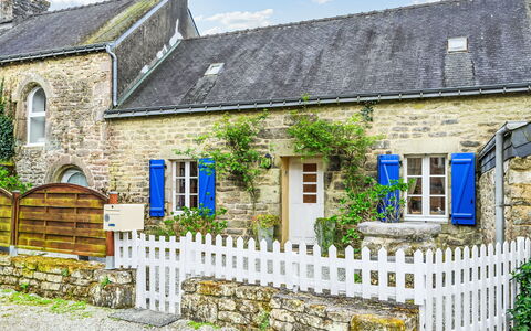Maison de Langonnet: Mountain Range, Hill Station, Cottage, Valley, Slope, Village, Mountain Village, Alps, Ridge, Massif