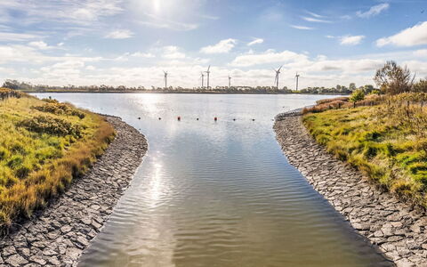 Kleine Reetdachkate: Water, Water Resources, Body Of Water, Waterway, Natural Landscape, Bank, Watercourse, Coastal And Oceanic Landforms, Channel, Coast