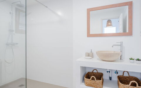 Cofitsa Plus: Plumbing Fixture, Interior Design, Bathroom, Flooring, Floor, Bathroom Cabinet, Plumbing, Tap, Ceiling, Sink