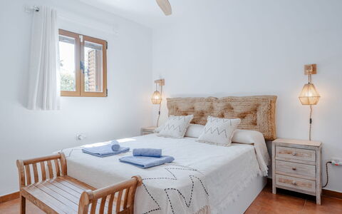 Cofitsa Plus: Bed, Furniture, Bedroom, Interior Design, Bedding, Bed Sheet, Wood, Flooring, Floor, Ceiling