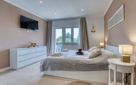 Cosy Home D&D: Furniture, Bed, Interior Design, Bedroom, Flooring, Floor, Wood, Ceiling, Bedding, Bed Sheet