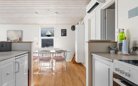 Answald - 10M from the Sea: Estate, Shade, Driveway, Farmhouse