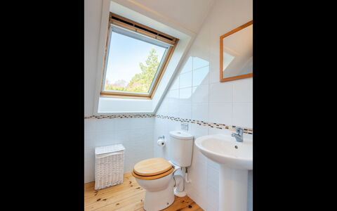 Drover'S Lodge: Bathroom, Plumbing Fixture, Flooring, Interior Design, Floor, Plumbing, Ceiling, Tap, Sink, Toilet