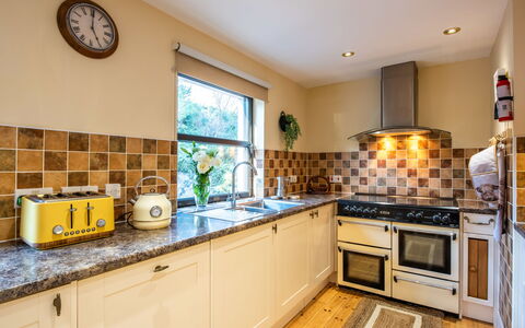 Drover'S Lodge: Kitchen Appliance, Kitchen, Countertop, Major Appliance, Interior Design, Flooring, Stove, Wood, Home Appliance, Cabinetry