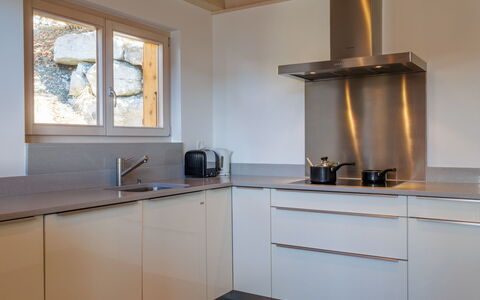 Chalet Roose: Kitchen, Countertop, Interior Design, Flooring, Kitchen Appliance, Cabinetry, Wood, Plumbing Fixture, Kitchen Sink, Home Appliance