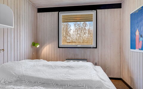 Tosti - 180M to the Fjord: Wood, Bedroom, Interior Design, Ceiling, Floor, Room, Bed, Bed Sheet, Bedding, Hardwood