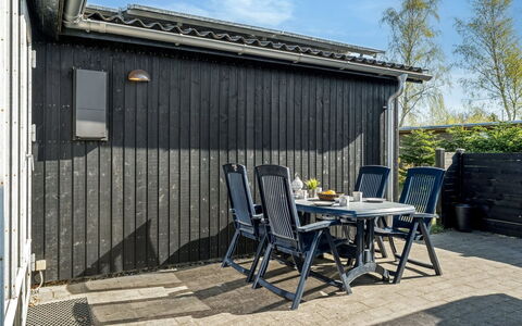 Yaris - from the Sea: House, Roof, Home, Cottage, Shed, Garden Buildings, Siding, Yard, Log Cabin, Hut