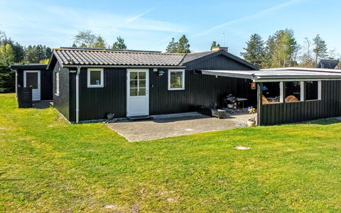 Yaris - from the Sea: House, Roof, Home, Cottage, Shed, Garden Buildings, Siding, Yard, Log Cabin, Hut