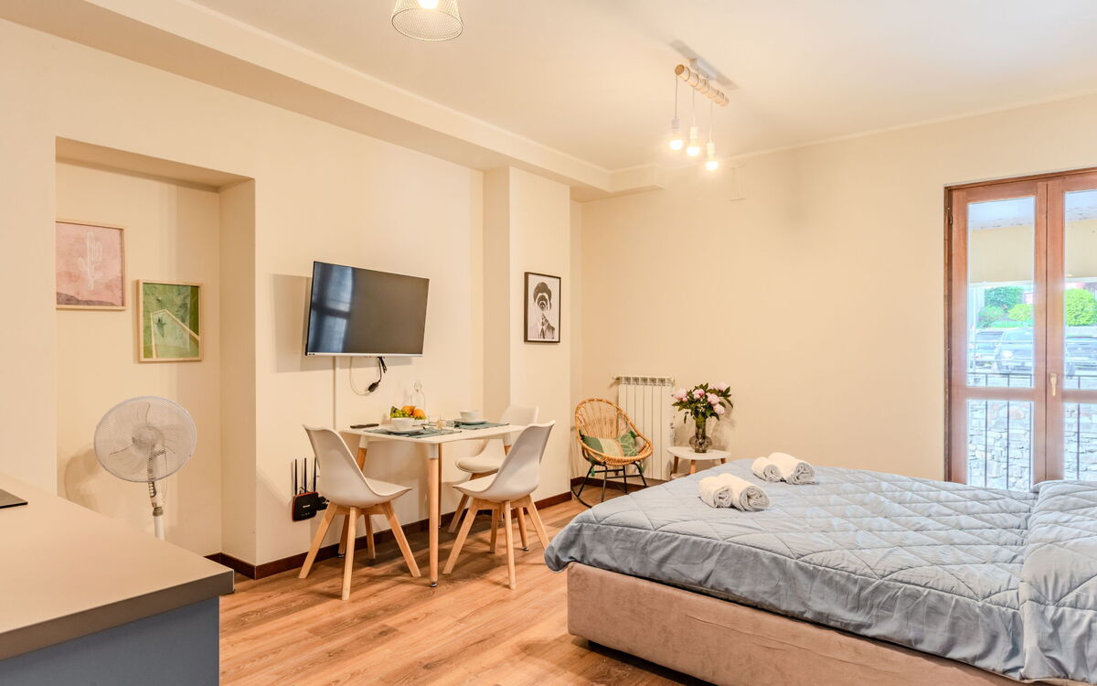 Accommodation:&nbsp;Piazza San Giuseppe 600.4