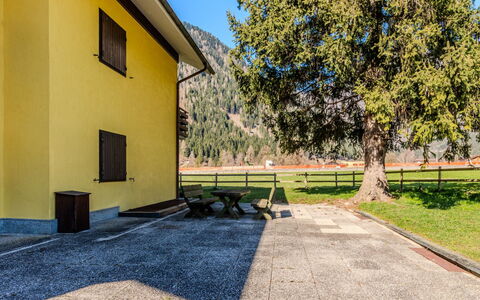 Ai Fiori: Swimming Pool, Resort, Villa, Eco Hotel, Hotel, Hacienda, Resort Town