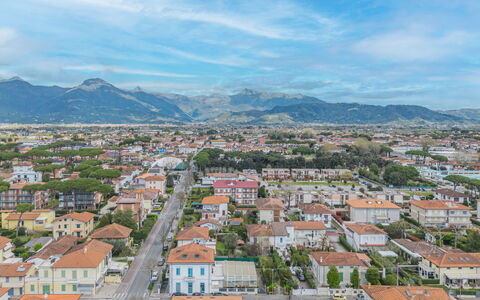 Casa Giuditta: Daytime, Urban Area, Residential Area, City, Horizon, Town, Neighbourhood, Landscape, Hill, Metropolitan Area