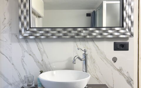 Casa Nina Seconda - Sanremo: Interior Design, Plumbing Fixture, Mirror, Bathroom Sink, Sink, Flooring, Floor, Bathroom, Tap, Plumbing