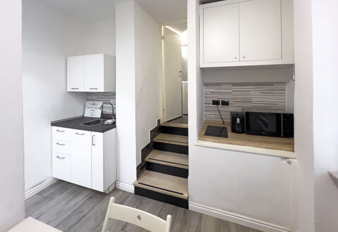 Casa Nina Seconda - Sanremo: Wood, Flooring, Interior Design, Floor, Apartment, Room, Ceiling, Wood Flooring, Kitchen, Major Appliance