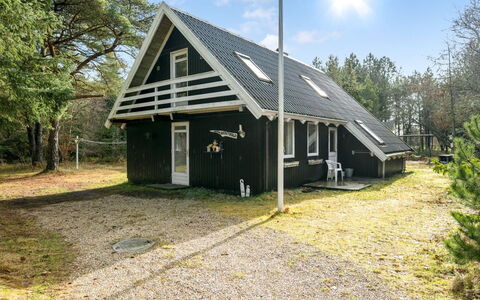 Poul - 1.9Km from the Sea: Cottage, Shed, Hut, Farmhouse, Prairie, Shack, Barn, Log Cabin, Garden Buildings
