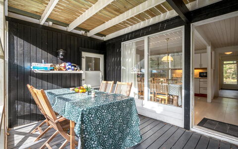 Poul - 1.9Km from the Sea: Cottage, Shed, Hut, Farmhouse, Prairie, Shack, Barn, Log Cabin, Garden Buildings
