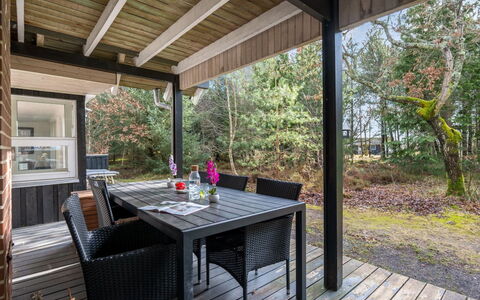 Poul - 1.9Km from the Sea: Cottage, Shed, Hut, Farmhouse, Prairie, Shack, Barn, Log Cabin, Garden Buildings